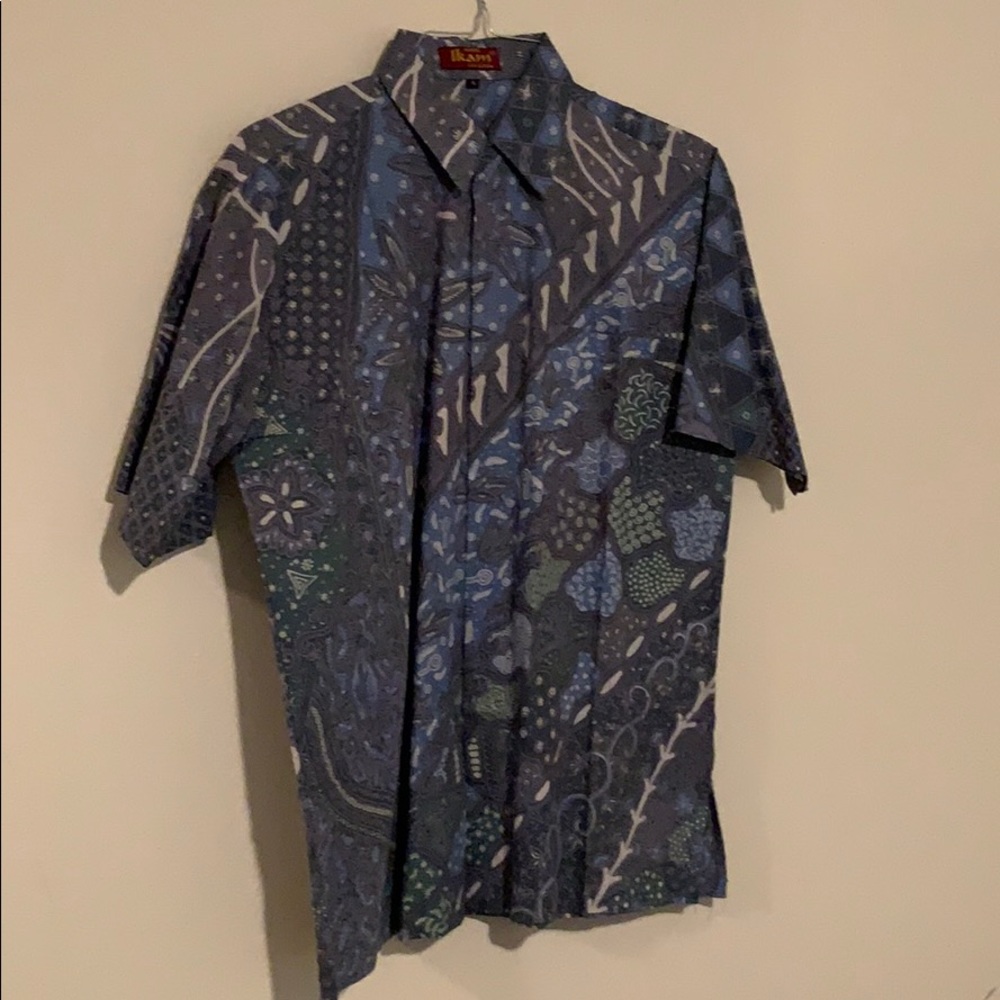 Short sleeved casual shirt